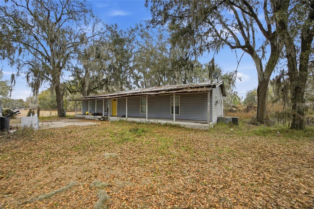 Image 2 of property listing at 1823 WELCOME ROAD, Lithia, FL 33547