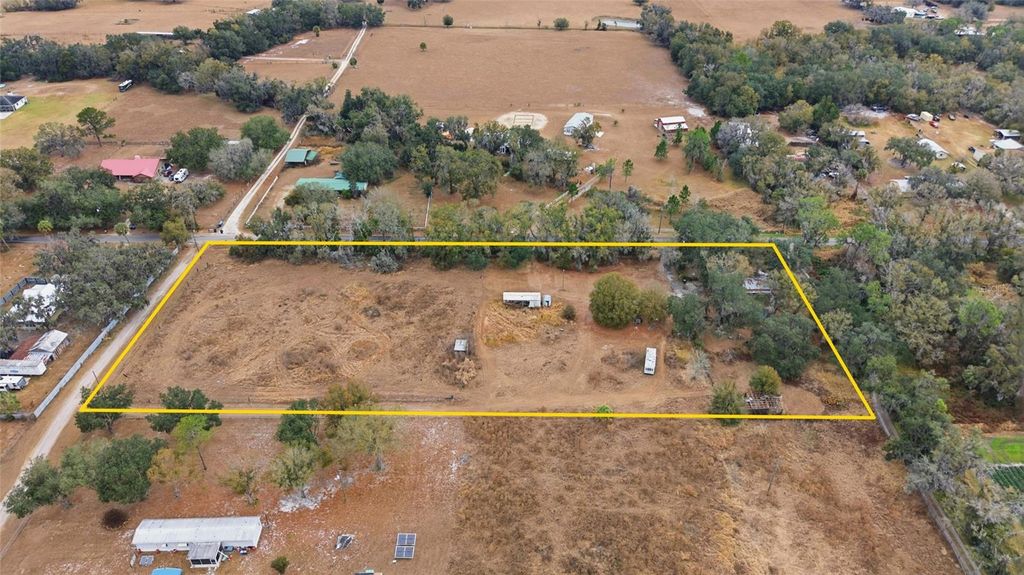 Image 12 of property listing at 1823 WELCOME ROAD, Lithia, FL 33547