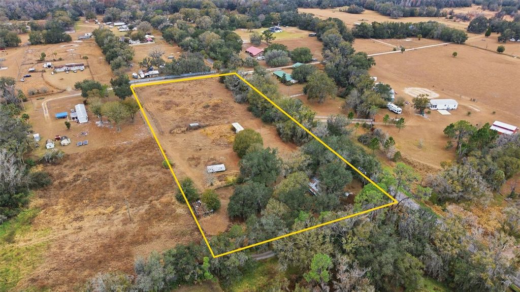 Image 13 of property listing at 1823 WELCOME ROAD, Lithia, FL 33547