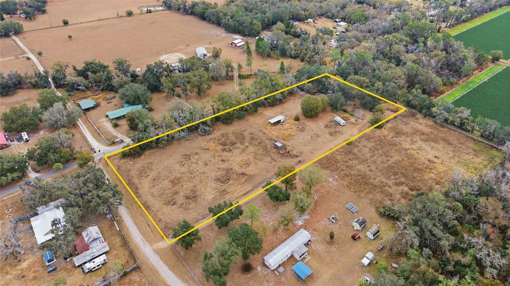 Image 16 of property listing at 1823 WELCOME ROAD, Lithia, FL 33547