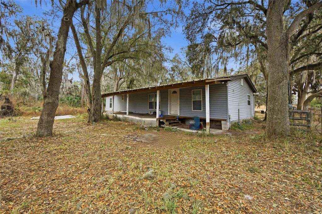 Image 3 of property listing at 1823 WELCOME ROAD, Lithia, FL 33547