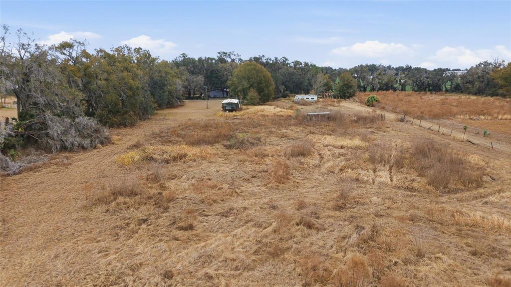 Image 6 of property listing at 1823 WELCOME ROAD, Lithia, FL 33547