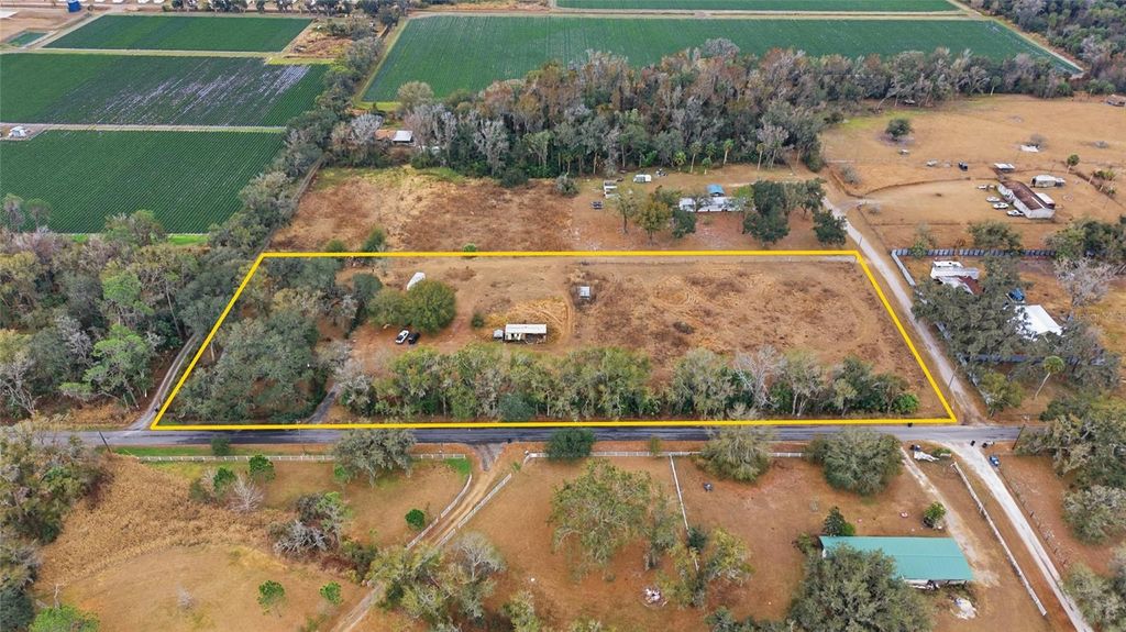 Image 7 of property listing at 1823 WELCOME ROAD, Lithia, FL 33547