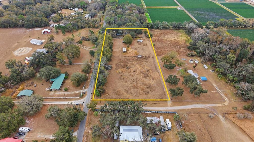 Image 8 of property listing at 1823 WELCOME ROAD, Lithia, FL 33547