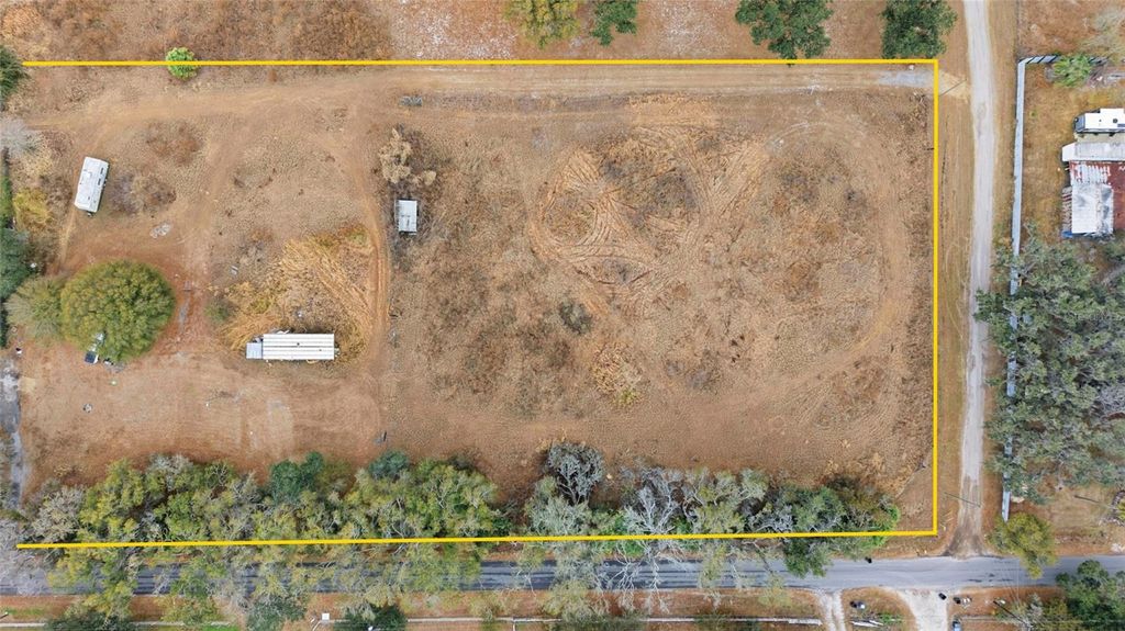 Image 9 of property listing at 1823 WELCOME ROAD, Lithia, FL 33547