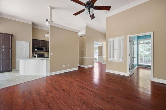 13 Centerport Drive, White, GA 30184