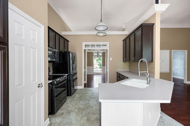 13 Centerport Drive, White, GA 30184