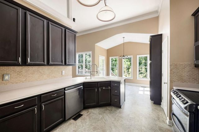 13 Centerport Drive, White, GA 30184