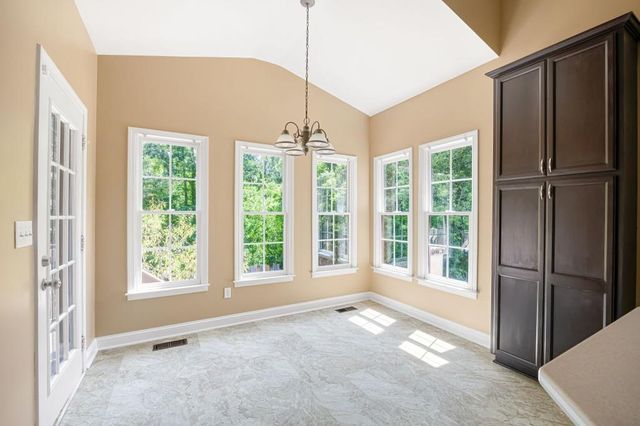13 Centerport Drive, White, GA 30184