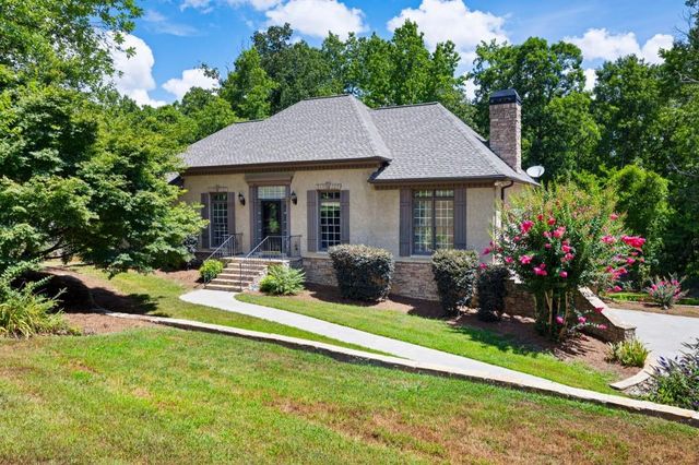 13 Centerport Drive, White, GA 30184