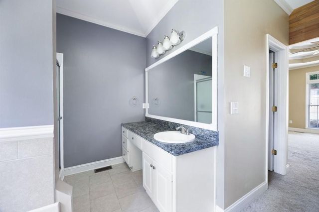 13 Centerport Drive, White, GA 30184