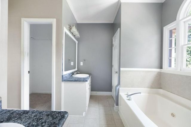 13 Centerport Drive, White, GA 30184