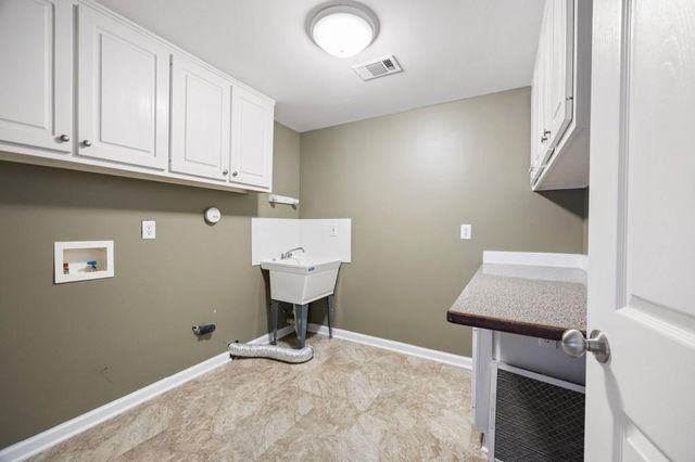 13 Centerport Drive, White, GA 30184