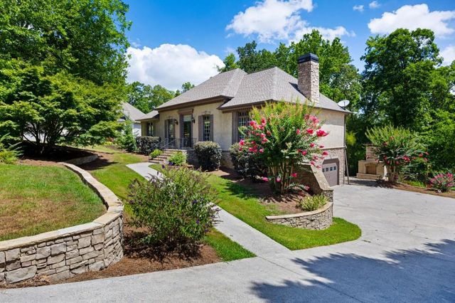 13 Centerport Drive, White, GA 30184