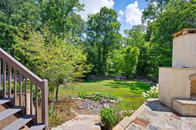 13 Centerport Drive, White, GA 30184