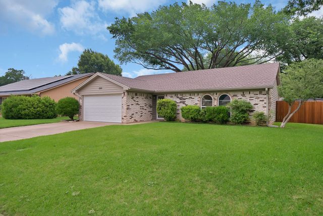 2609 N Capistrano Court, Arlington, TX 76015