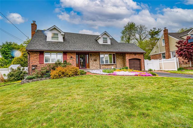 14 Grover Lane, East Northport, NY 11731