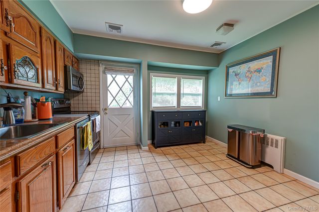 14 Grover Lane, East Northport, NY 11731