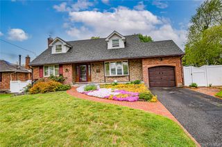 14 Grover Lane, East Northport, NY 11731