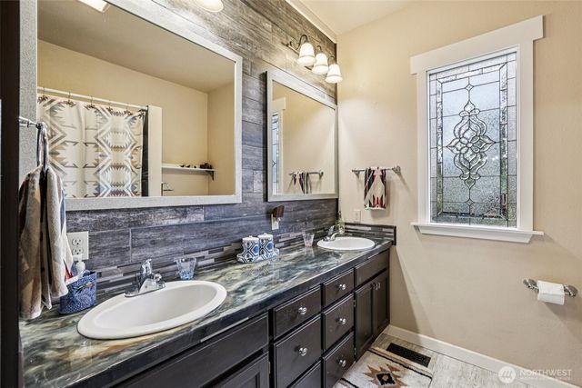 537 Mcnaught Road S, Roy, WA 98580