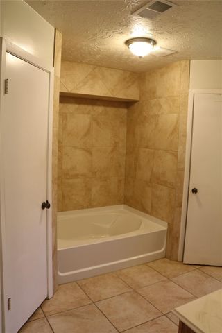 414 Windhollow Circle, League City, TX 77573