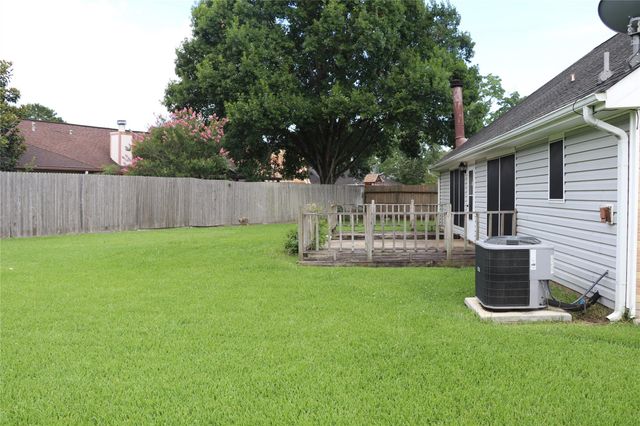 414 Windhollow Circle, League City, TX 77573