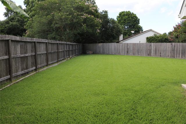 414 Windhollow Circle, League City, TX 77573