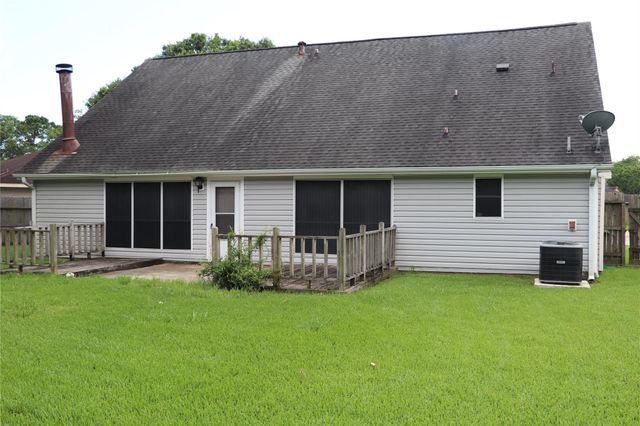 414 Windhollow Circle, League City, TX 77573