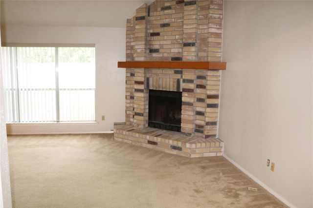 414 Windhollow Circle, League City, TX 77573