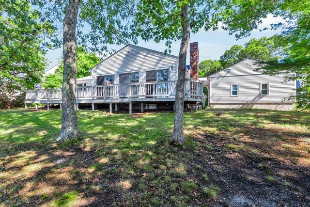9 Point Rd, Mashpee, MA 02649