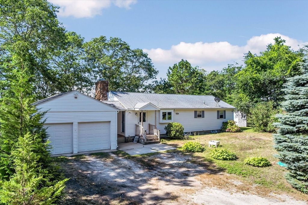 9 Point Rd, Mashpee, MA 02649