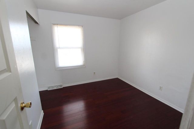 2449 W Highland AVENUE, Milwaukee, WI 53233