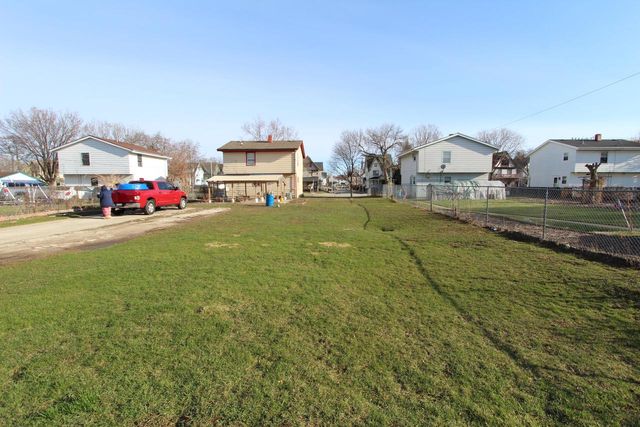 2449 W Highland AVENUE, Milwaukee, WI 53233