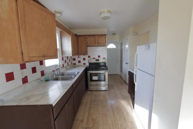 2449 W Highland AVENUE, Milwaukee, WI 53233