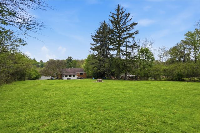 2449 Hampton Ave, Hampton, PA 15101