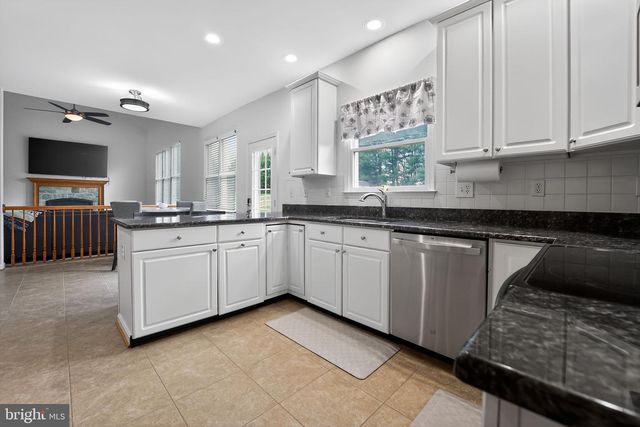 1691 VILLAGE GREEN DR, Woodbine, MD 21797