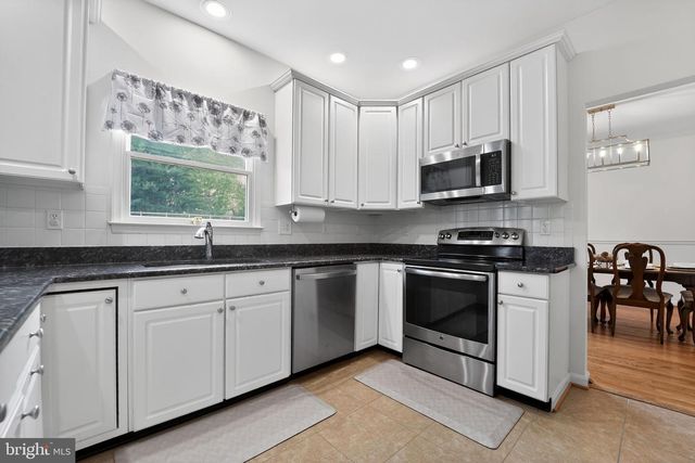 1691 VILLAGE GREEN DR, Woodbine, MD 21797