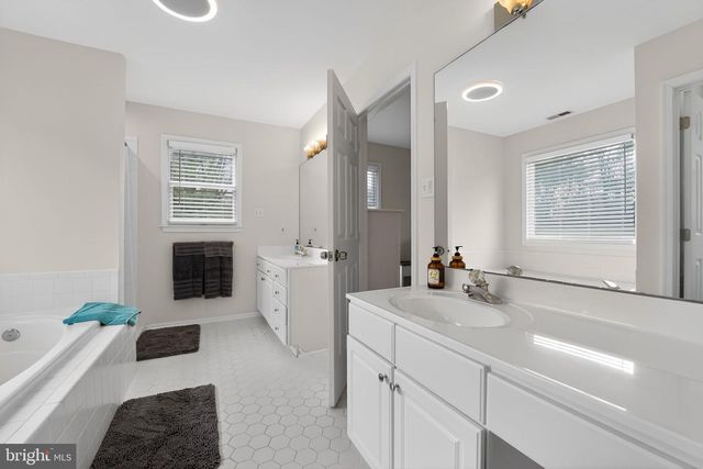 1691 VILLAGE GREEN DR, Woodbine, MD 21797