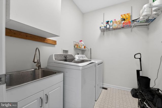 1691 VILLAGE GREEN DR, Woodbine, MD 21797