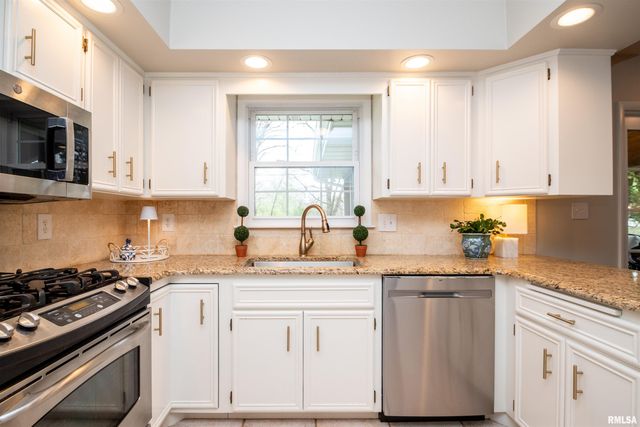 6601 N CEDARBROOK Lane, Peoria, IL 61614