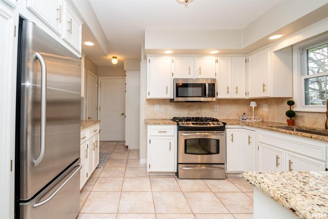 6601 N CEDARBROOK Lane, Peoria, IL 61614