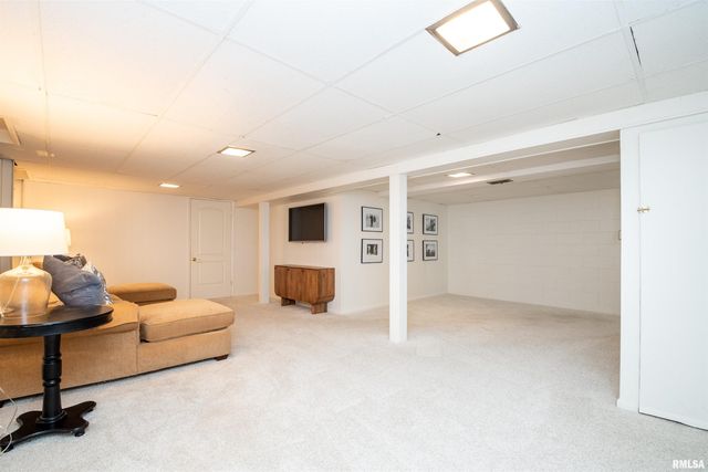 6601 N CEDARBROOK Lane, Peoria, IL 61614