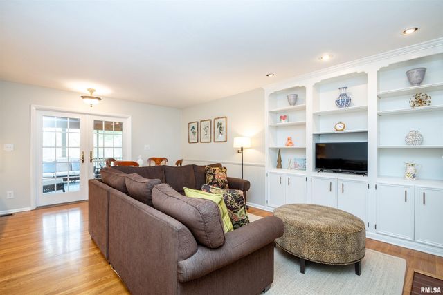 6601 N CEDARBROOK Lane, Peoria, IL 61614