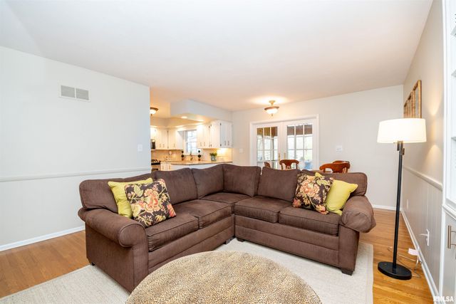 6601 N CEDARBROOK Lane, Peoria, IL 61614