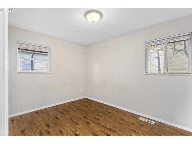 8705 Se PARDEE St, Portland, OR 97266