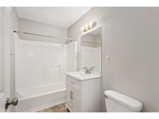 8705 Se PARDEE St, Portland, OR 97266