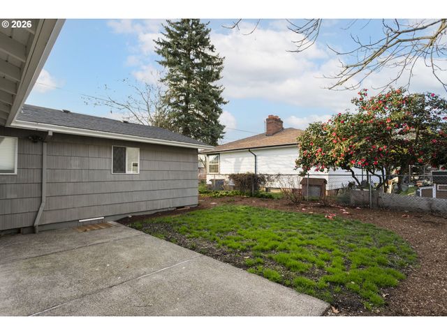 8705 Se PARDEE St, Portland, OR 97266