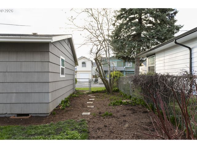 8705 Se PARDEE St, Portland, OR 97266