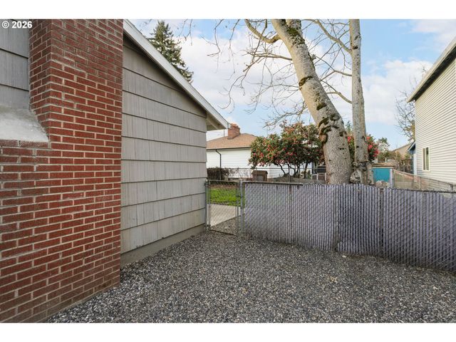 8705 Se PARDEE St, Portland, OR 97266