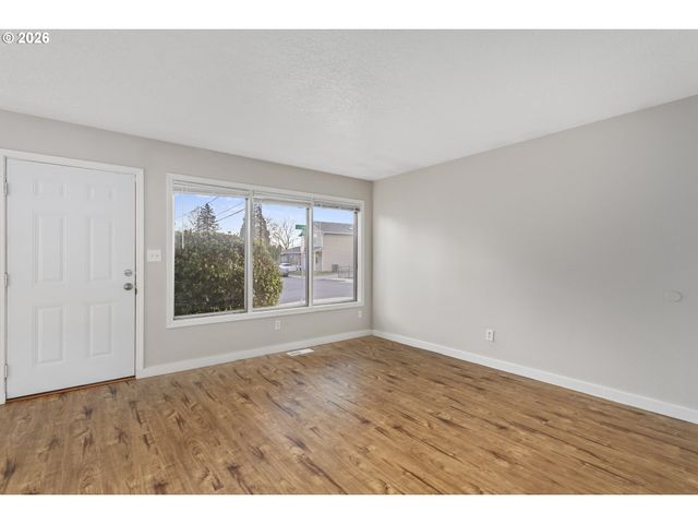 8705 Se PARDEE St, Portland, OR 97266